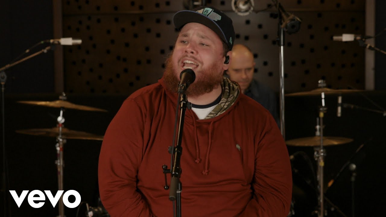 Luke Combs – In Case I Ain't Around